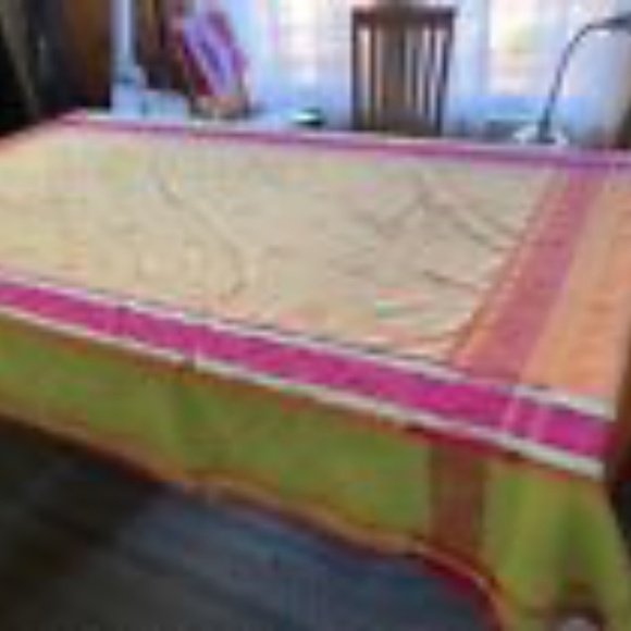 La Maisonnette Tablecloth 90 x 60 inches - Picture 4 of 11
